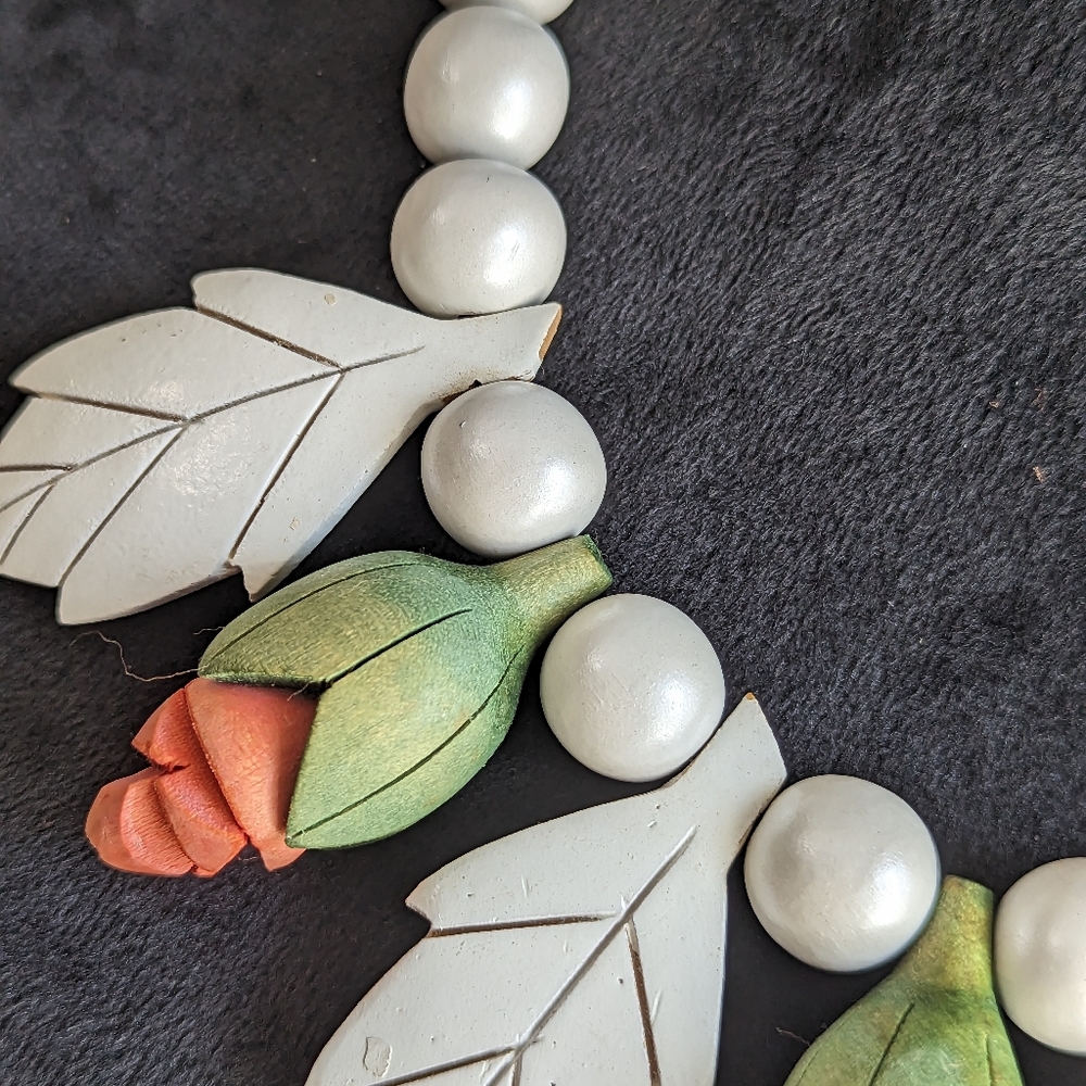 Carved Wood Rose and Leaf Vintage Necklace - Picture 3 of 8